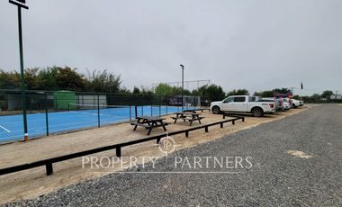 Sitios urbanos en exclusivo condominio frente al lago