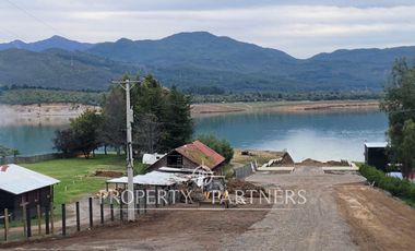 Sitios urbanos en exclusivo condominio frente al lago