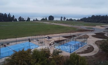 Sitios urbanos en exclusivo condominio frente al lago