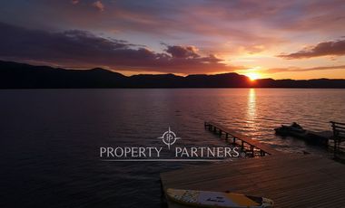 Sitios urbanos en exclusivo condominio frente al lago