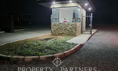 Sitios urbanos en exclusivo condominio frente al lago