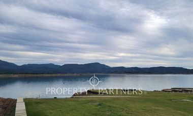 Sitios urbanos en exclusivo condominio frente al lago