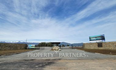 Sitios urbanos en exclusivo condominio frente al lago