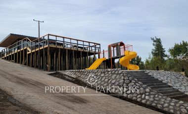 Sitios urbanos en exclusivo condominio frente al lago