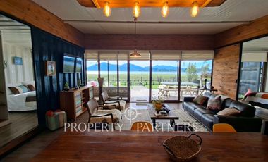 Linda casa con gran vista a orilla de lago
