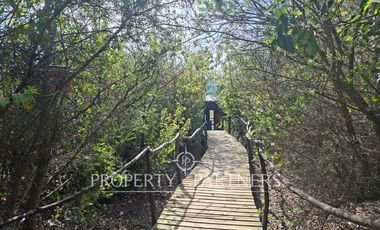 Linda casa con gran vista a orilla de lago