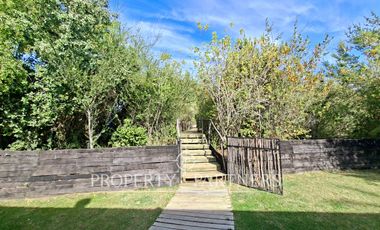 Linda casa con gran vista a orilla de lago