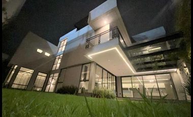 Jardines del Pedregal, Residencia de lujo con Casa Club