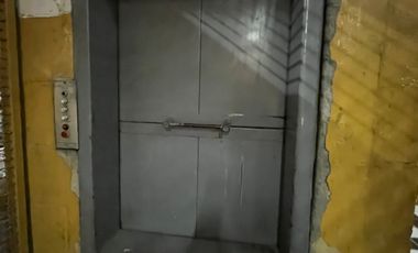 Edificio con uso comercial y oficinas