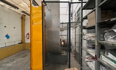 Edificio con uso comercial y oficinas