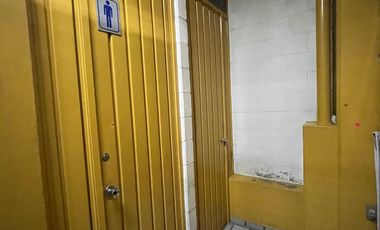 Edificio con uso comercial y oficinas