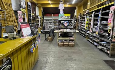 Edificio con uso comercial y oficinas