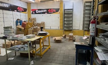 Edificio con uso comercial y oficinas