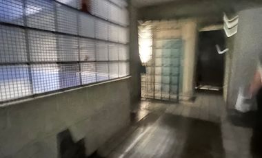 Edificio con uso comercial y oficinas