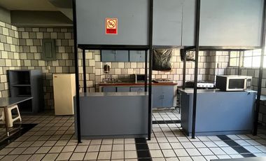 Edificio con uso comercial y oficinas