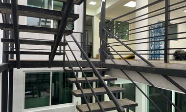 Se vende edificio seminuevo para terminar en Pedregal de Santa Ursula