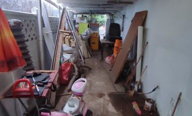 Vende casa de 3 dormitorios y 1 baño en Llolleo. Cuenta con estacionamiento para 2 o 3 vehículos.