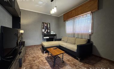 Venta Casa 5 ambientes con cochera, quincho y parrilla en Villa Dominico