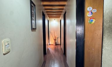 Venta Casa 5 ambientes con cochera, quincho y parrilla en Villa Dominico