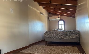 Venta Casa 5 ambientes con cochera, quincho y parrilla en Villa Dominico