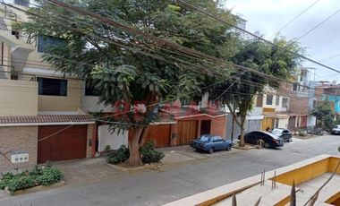 Venta De Casa En Chorrillos Con 6 Departamentos + Azotea