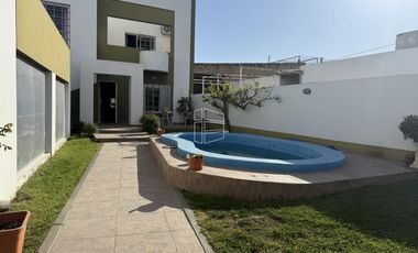 Venta - Casa de 4 dormitorios en Zona Centro - C107