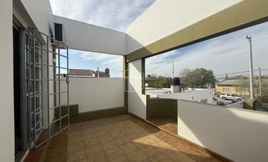 Venta - Casa de 4 dormitorios en Zona Centro - C107