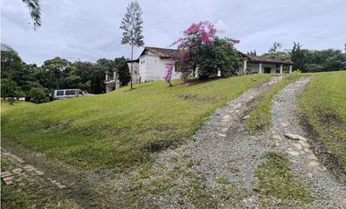 Casa Finca  en venta – La Ceja, Vereda Las Lomitas