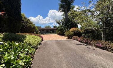 Arriendo casa campestre un nivel con vista en unidad cerrada Rionegro