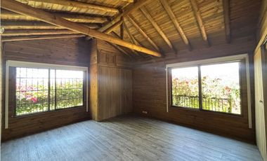 Arriendo casa campestre un nivel con vista en unidad cerrada Rionegro