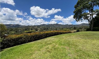 Arriendo casa campestre un nivel con vista en unidad cerrada Rionegro