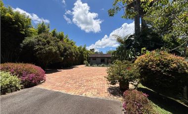 Arriendo casa campestre un nivel con vista en unidad cerrada Rionegro