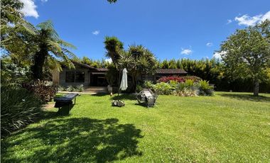 Arriendo casa campestre un nivel con vista en unidad cerrada Rionegro