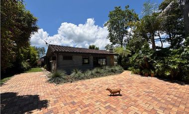 Arriendo casa campestre un nivel con vista en unidad cerrada Rionegro