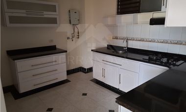Apartamento en arriendo en conjunto cerrado Laureles