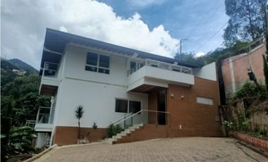 Casa Campestre en Venta Sabaneta, sector la Doctora