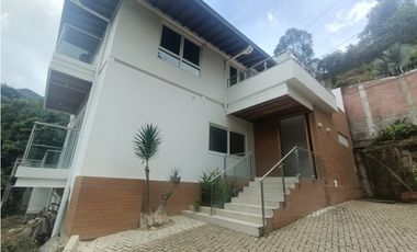 Casa Campestre en Venta Sabaneta, sector la Doctora