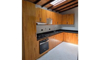 Casa comercial para arriendo en Envigado Calle La Buena Mesa