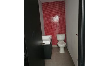 Casa comercial para arriendo en Envigado Calle La Buena Mesa