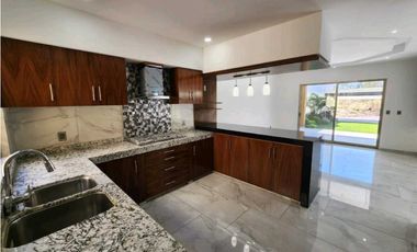 VENTA DE CASA CON ALBERCA EN VISTA HERMOSA EN CUERNAVACA
