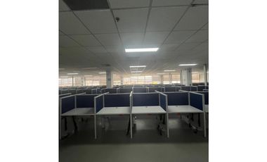 SE ARRIENDA OFICINA EN BOGOTA CON MOBILIARIO