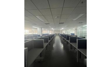 SE ARRIENDA OFICINA EN BOGOTA CON MOBILIARIO