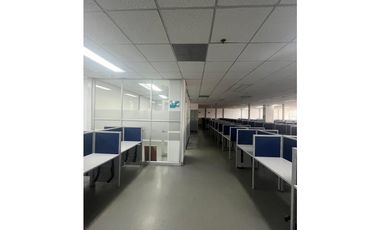 SE ARRIENDA OFICINA EN BOGOTA CON MOBILIARIO