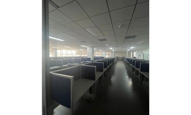 SE ARRIENDA OFICINA EN BOGOTA CON MOBILIARIO