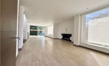 Arriendo casa de dos niveles campestres en cajica en conjunto.