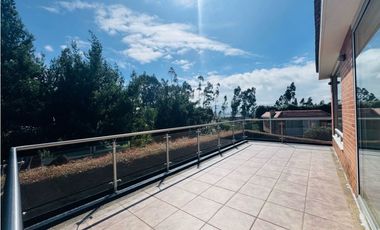 Arriendo casa de dos niveles campestres en cajica en conjunto.