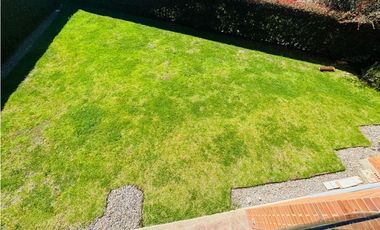 Arriendo casa de dos niveles campestres en cajica en conjunto.