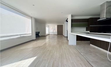 Arriendo casa de dos niveles campestres en cajica en conjunto.