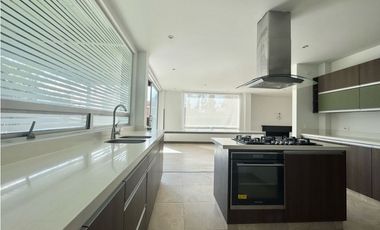 Arriendo casa de dos niveles campestres en cajica en conjunto.