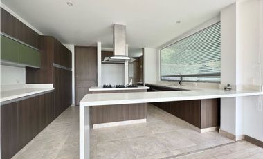 Arriendo casa de dos niveles campestres en cajica en conjunto.